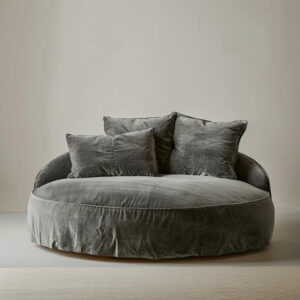 mayt1344_day_bed_round_in_velvet_db45d8f7-afef-42b5-8982-5c3fd4ee0813