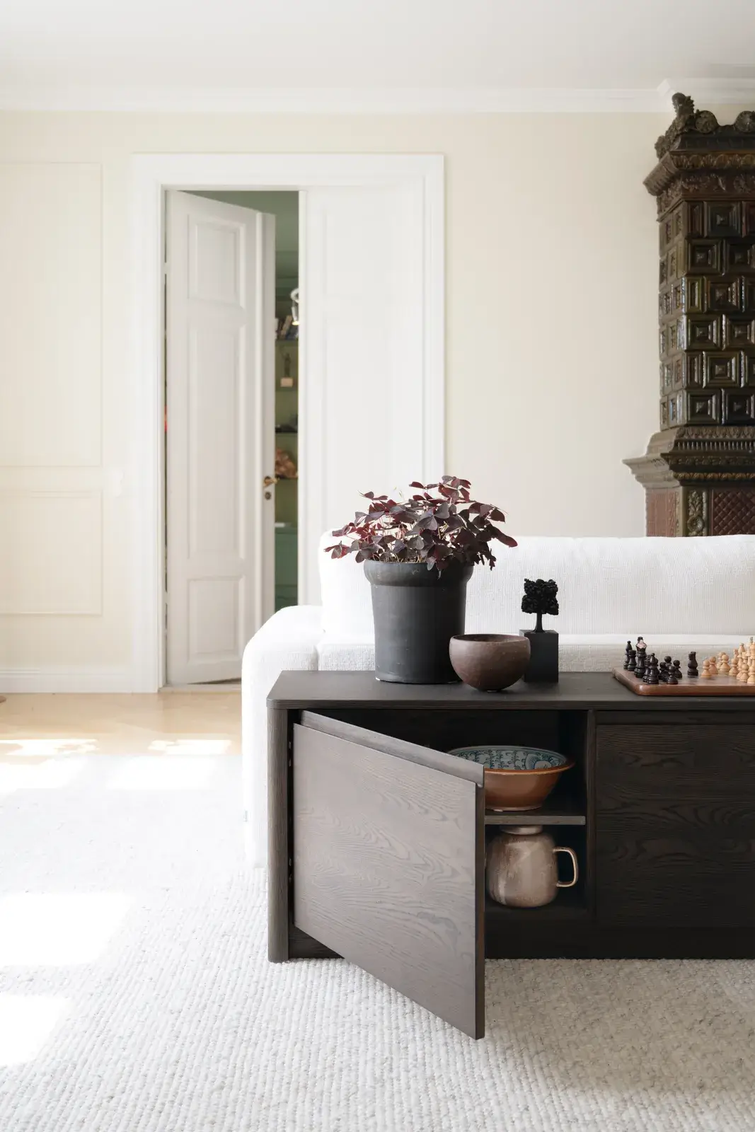 148120_b_mb_Melstone_sideboard_brown_02