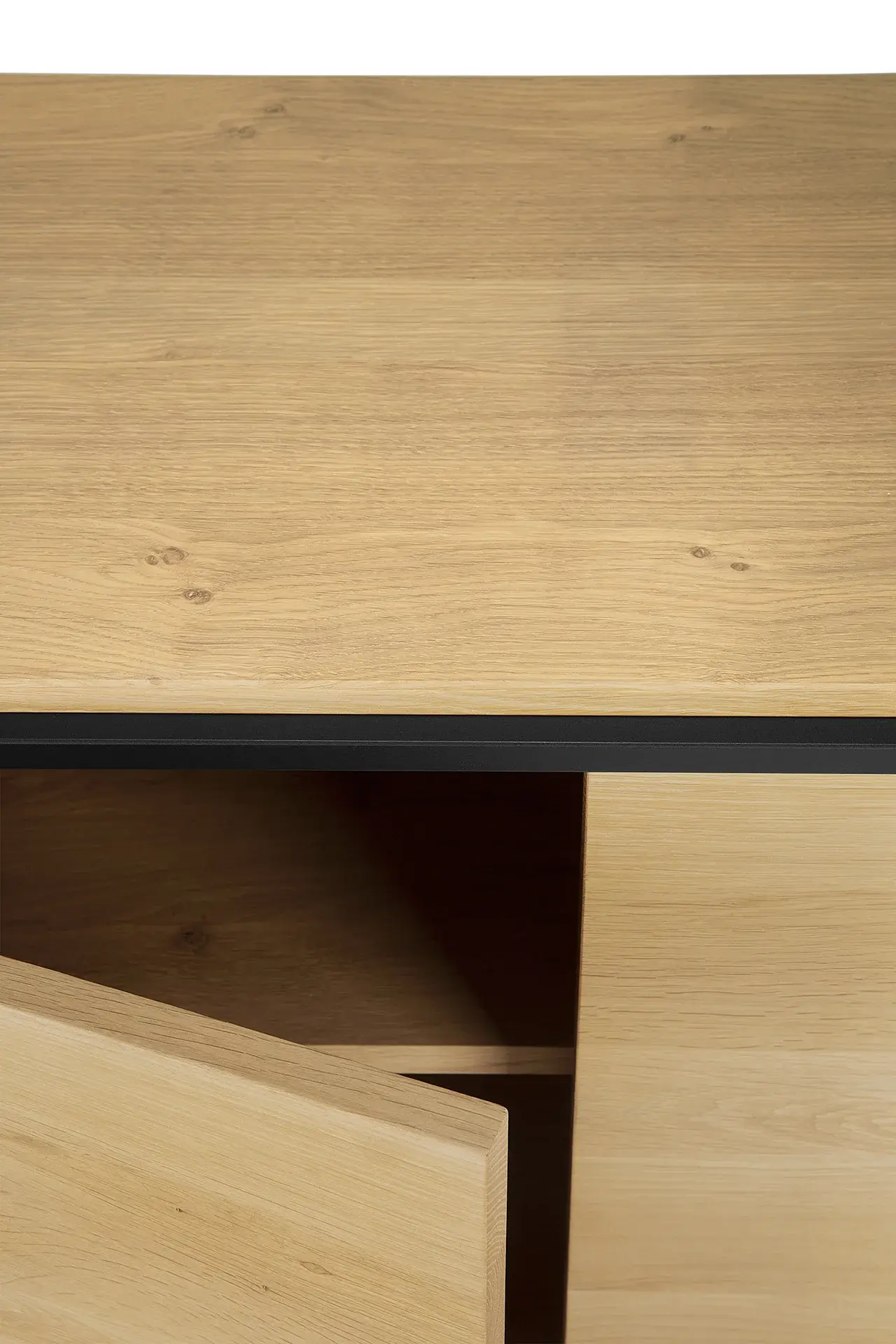 26860_Monolit_sideboard_det03_cut_WEB