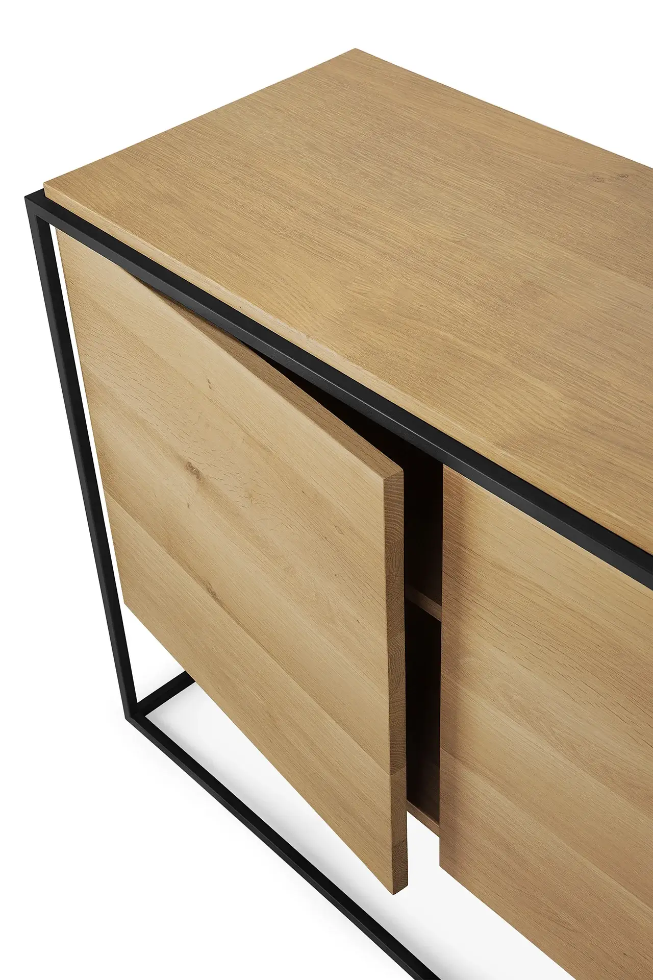 26860_Monolit_sideboard_det04_cut_WEB