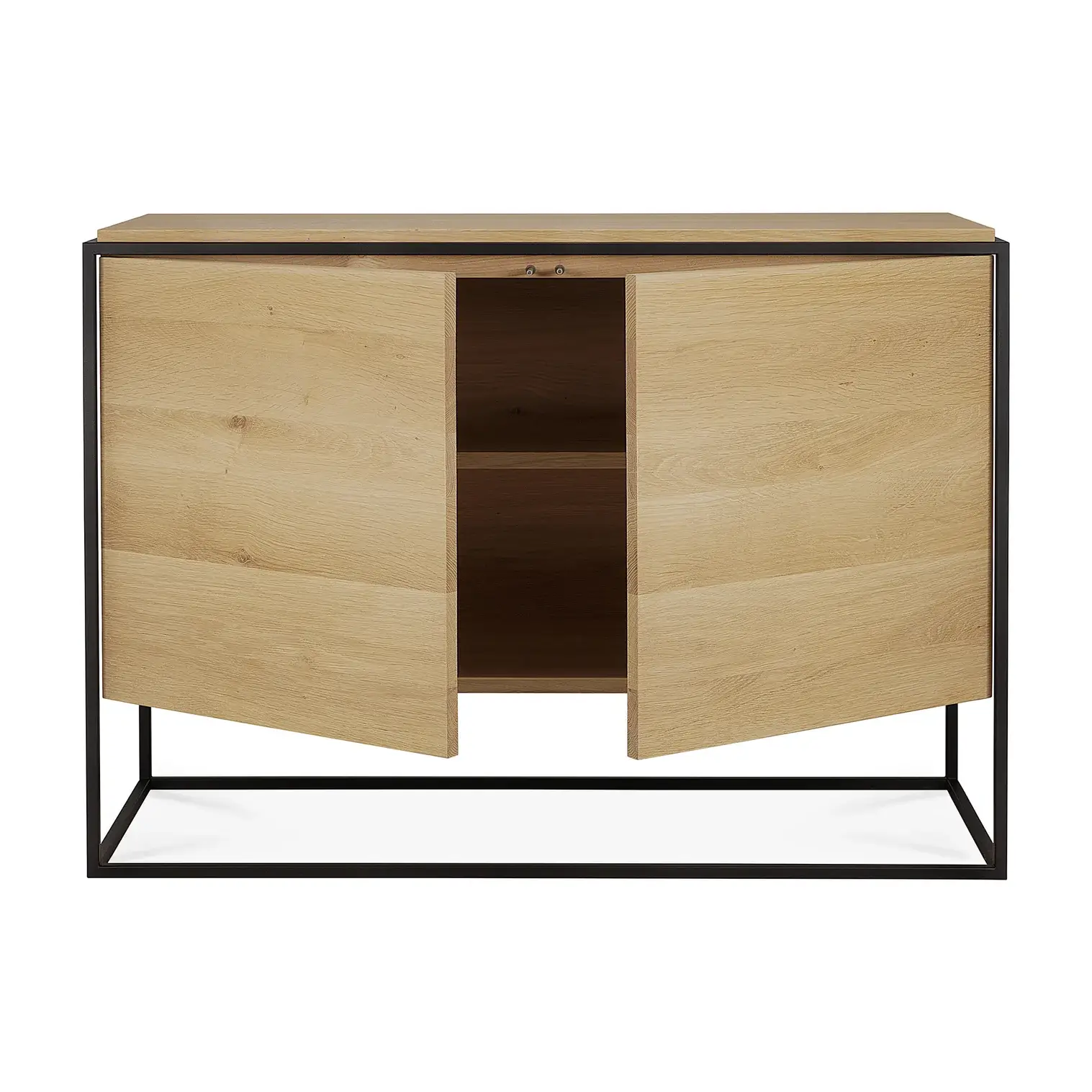 26860_Monolit_sideboard_front02_cut_WEB